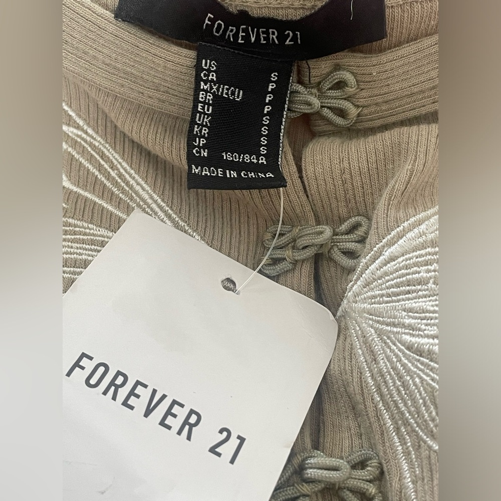Forever 21 Angel Wings Graphic Tank Top size S NWT - Picture 4 of 6